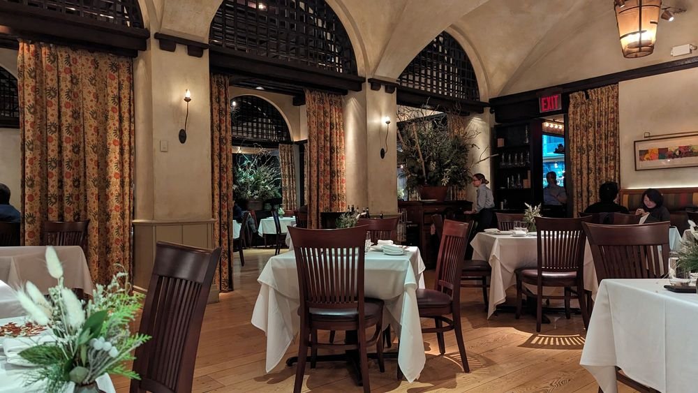 Gramercy Tavern dining room interior in Flatiron, New York