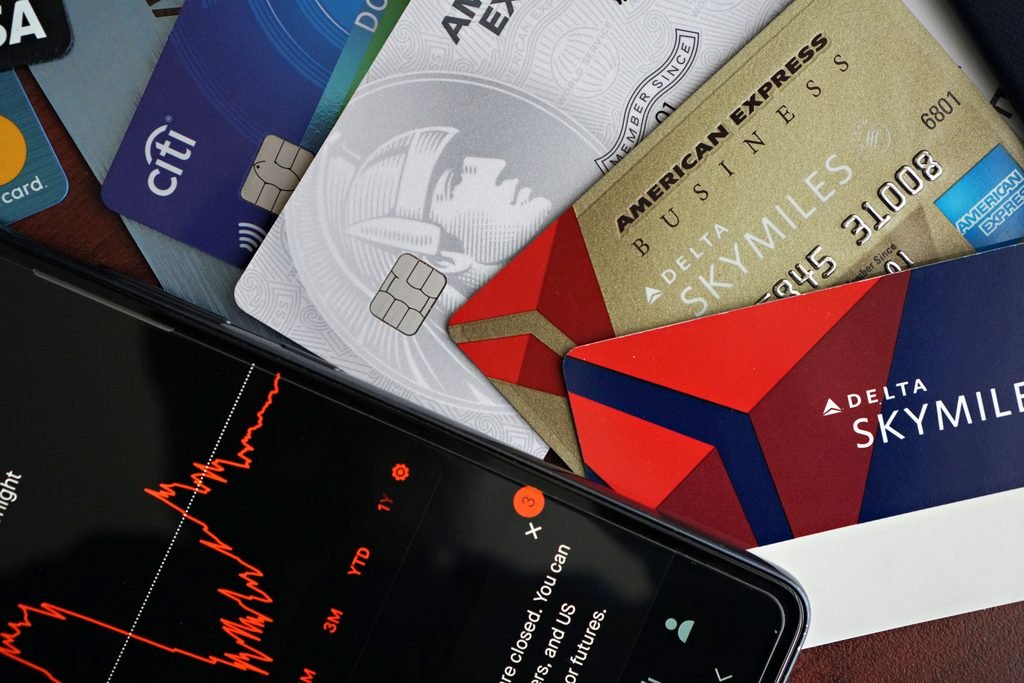 Premium travel credit cards used for NYC airport lounge access