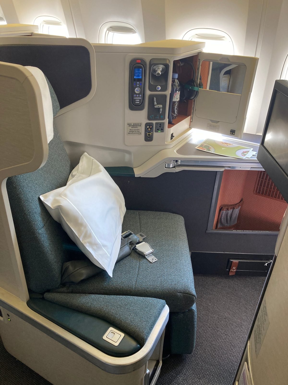 Lie-flat seat in business class to NYC with points on a transatlantic flight