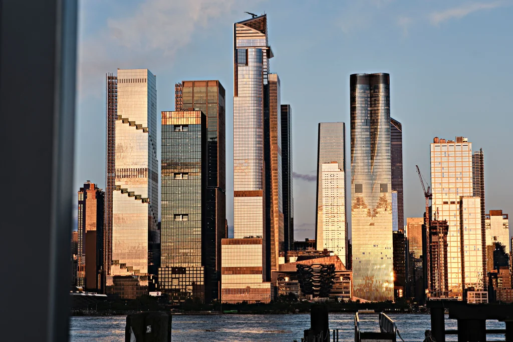 Luxury high-rise apartment towers in Manhattan where Manhattan rent rewards can earn travel points