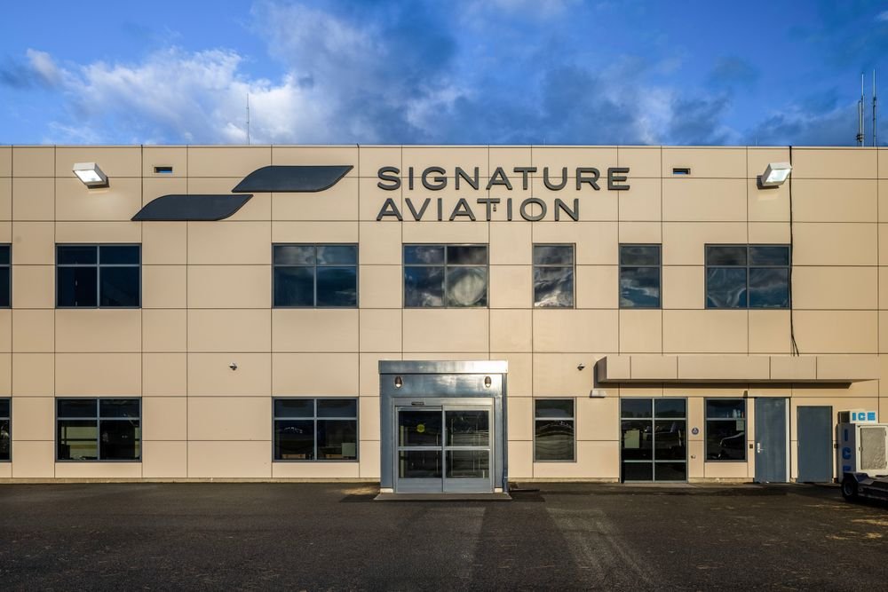 Private FBO terminal at Teterboro Airport in New Jersey, 12 miles from Midtown Manhattan